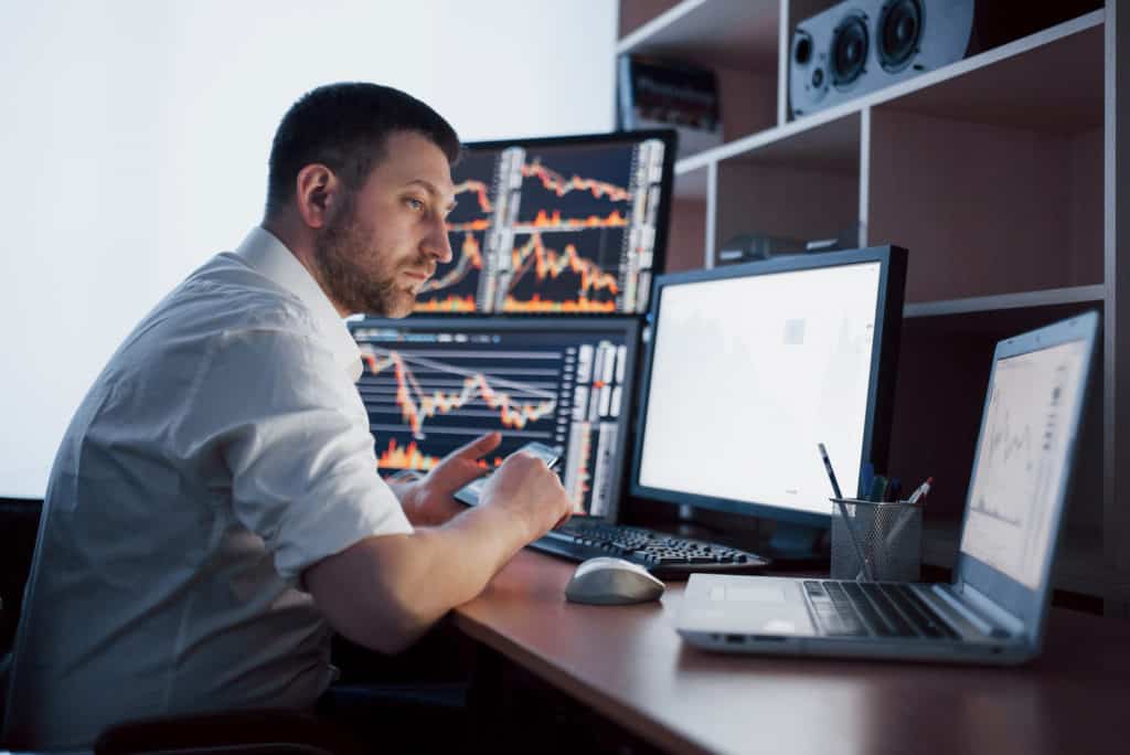 Tips on how to make money through day trading in the stock market